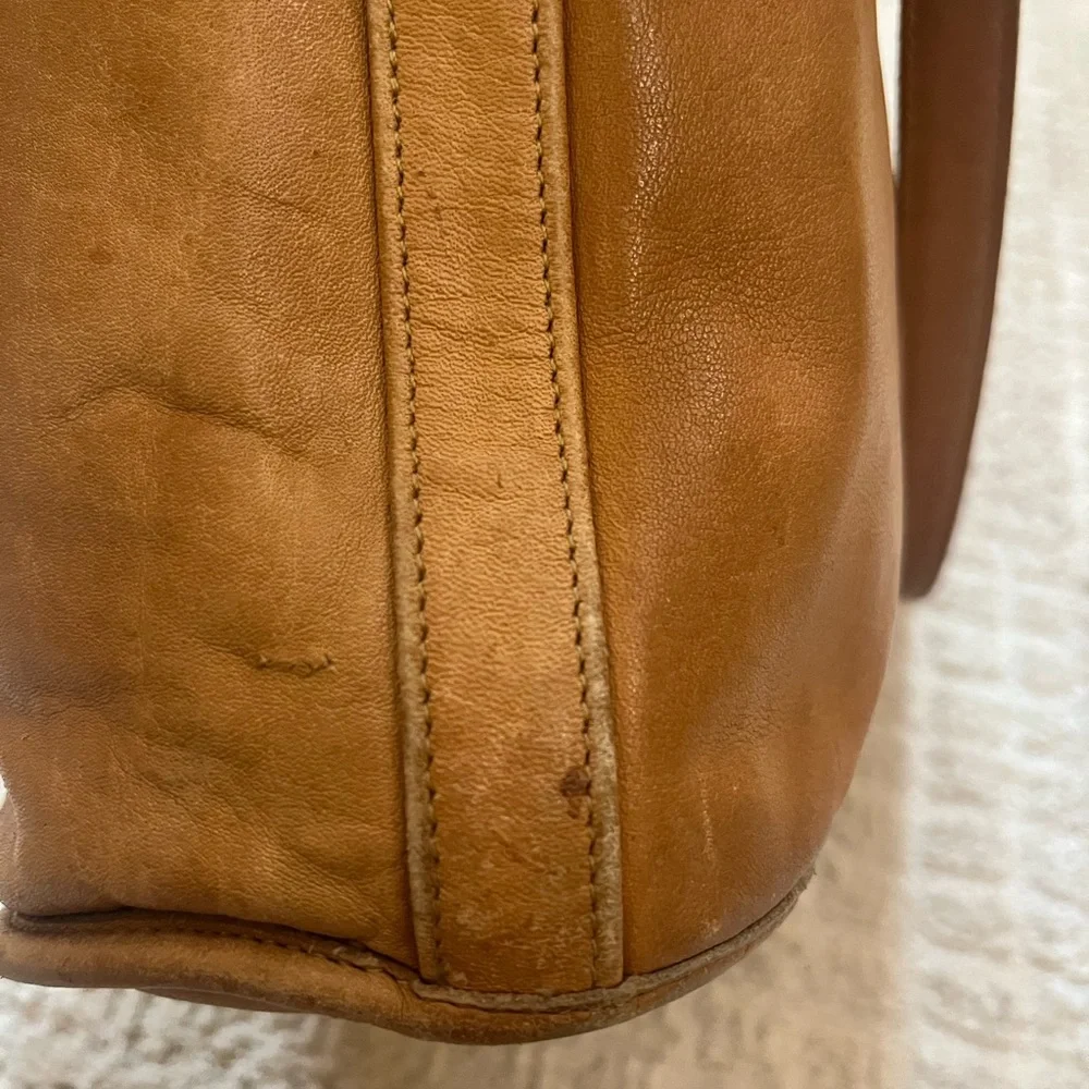 Vintage Coach Classic 529-8715 Drawstring Flap Bucket Bag Tan Leather Crossbody - Picture 4 of 13